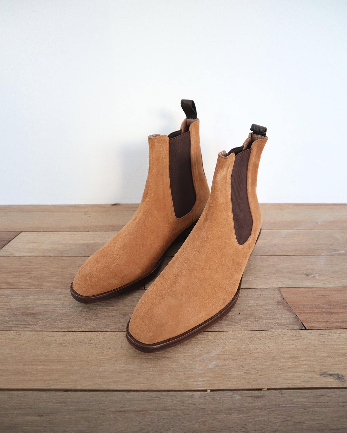 suede chelsea boots (camel)